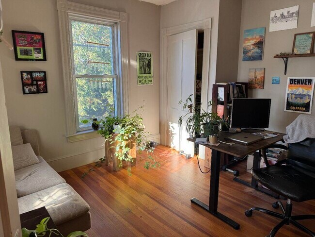 Photo - 107 Russell St Unit #2