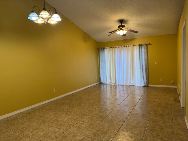 Photo - Spacious 3/2 Town Home in Meadow Woods.  A...