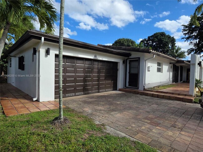 Photo - 690 NW 68th Ave
