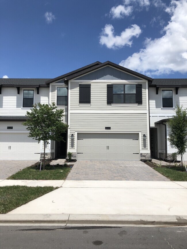 Photo - Newer 4/3.5 Townhouse at The Trails at Mos...