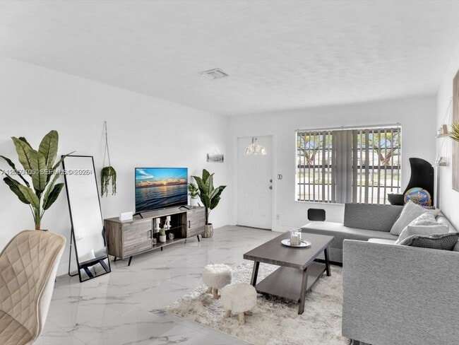 Photo - 1092 SW 3rd St Unit 1092