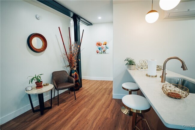 Photo - 110 Hotel St