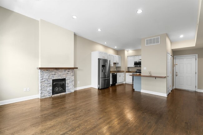 Building Photo - 95 Webster Ave Unit APT 3F