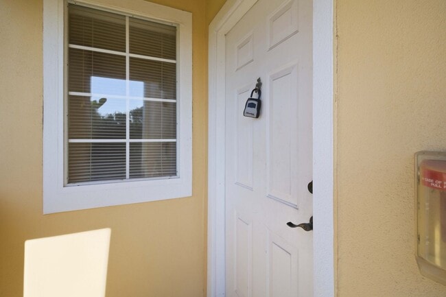 Photo - Spacious 2/2 unit available now for annual lease Unit 201