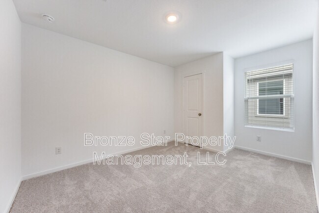 Photo - 3812 Ontario Wy