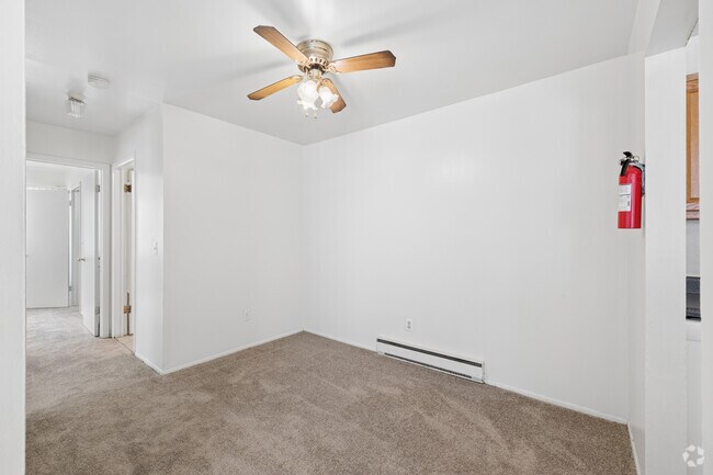 2BR, 1BA - 920SF - Dining Room