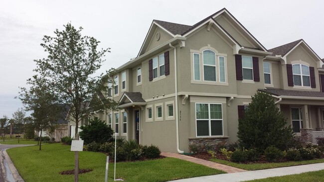 Building Photo - 3 Bed 2.5 Bath Tech Savy Corner Townhouse ...
