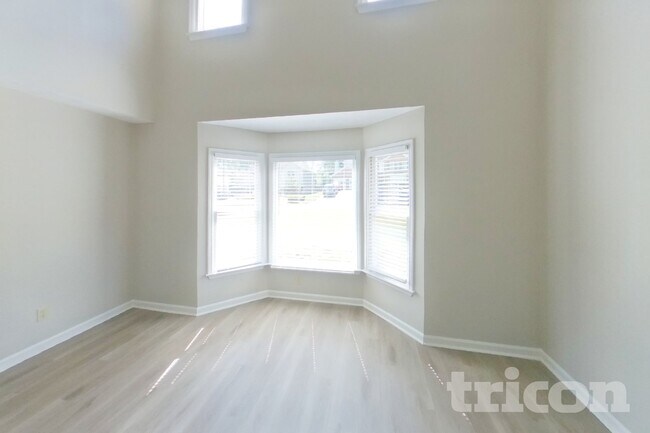 10930 Pinehigh Dr