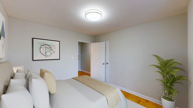 Photo - 700 Kingston Rd