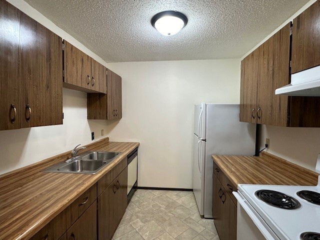 Meadowbrook Apartments