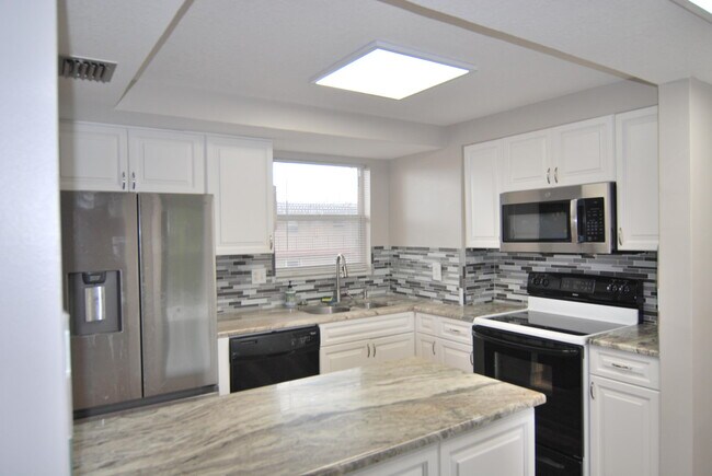 Photo - 729 Lori Dr Unidad 305 Rental
