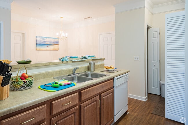2BR, 2BA