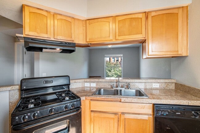 Photo - 1629 N Clarkson St Unit 31