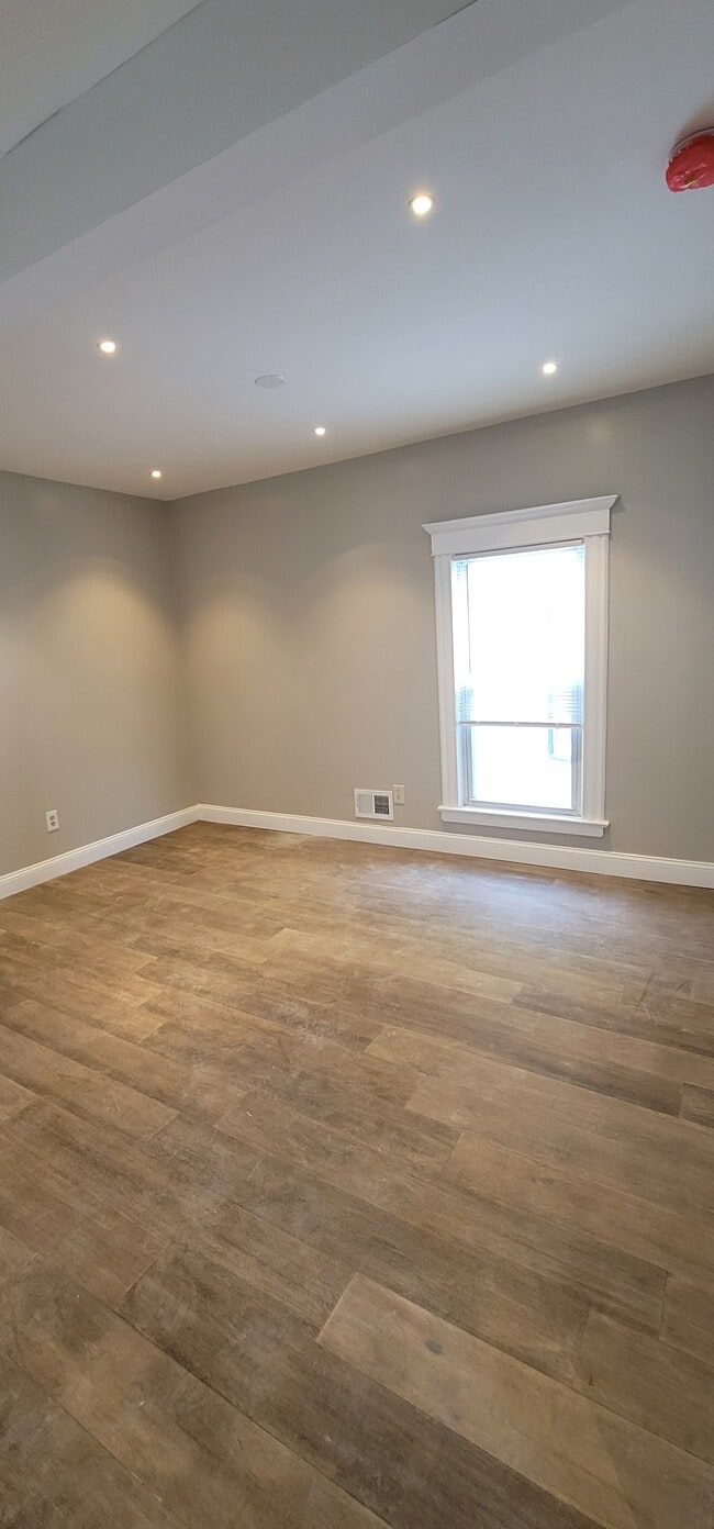 Photo - 16 Ayer Pl Unit 2