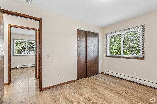 2BR, 1BA - 850SF - Bedroom