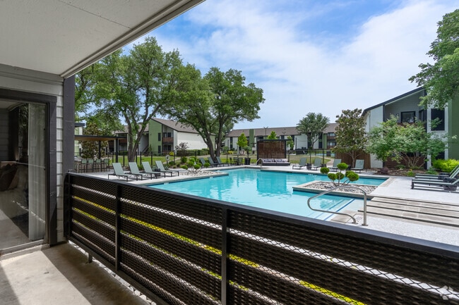 2BR, 2BA - 1,000SF - Patio