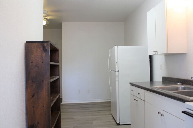 Photo - 940 W Tarleton St Unit 4