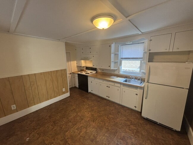 Building Photo - *** Studio Apartment for Rent – Historic B...