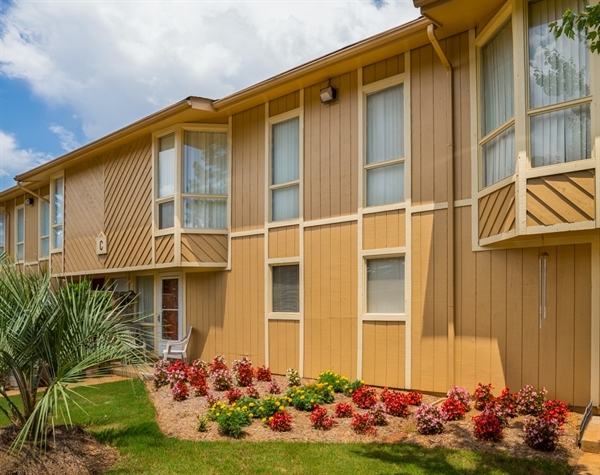 Building Photo - Indian Hills Rental