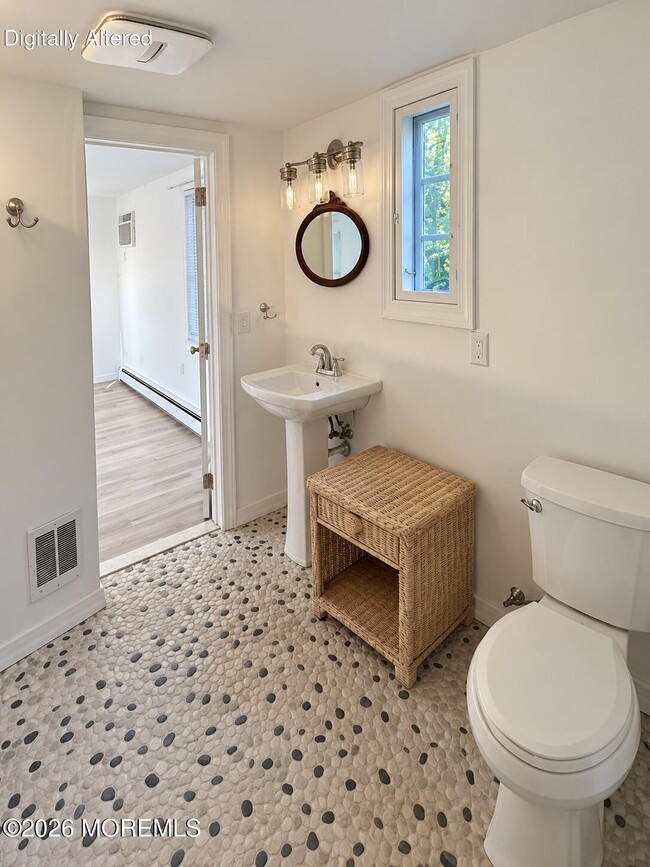 515 West St Unidad rear,lower unit