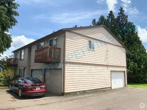 Building Photo - Charming 2-Bedroom Multiplex in Portland w... Rental