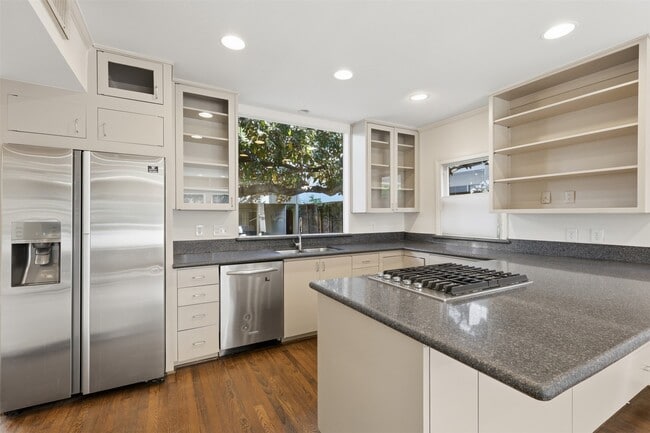 Photo - 2132 Tangley St