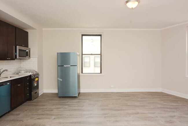 Photo - 3335 W Diversey Ave Unit 103
