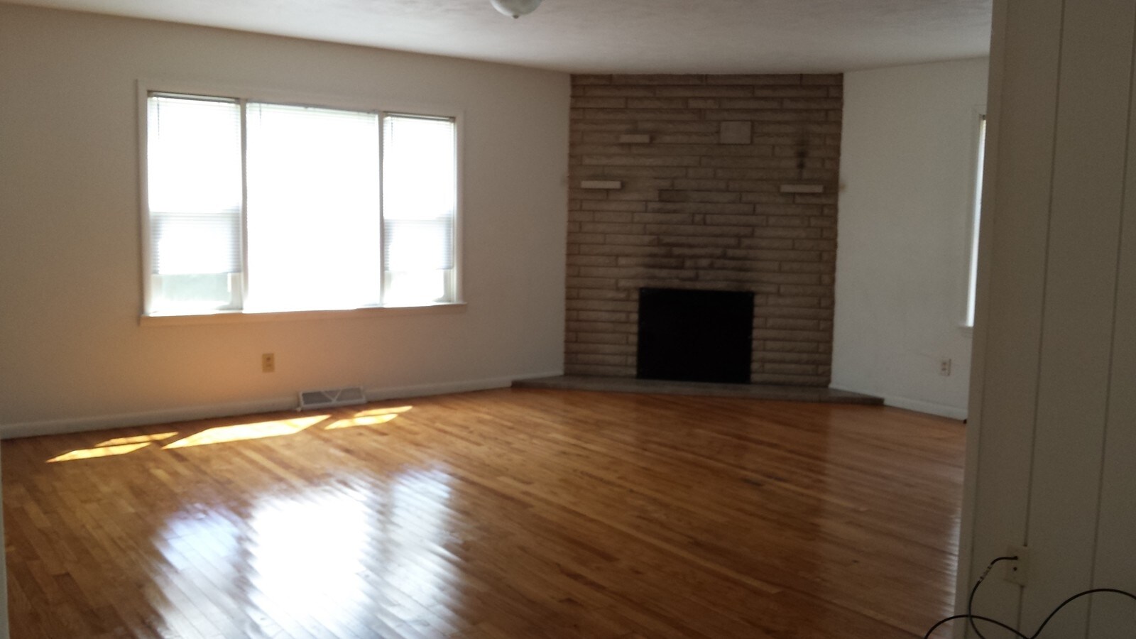 Photo - 601-605 W Orchard St