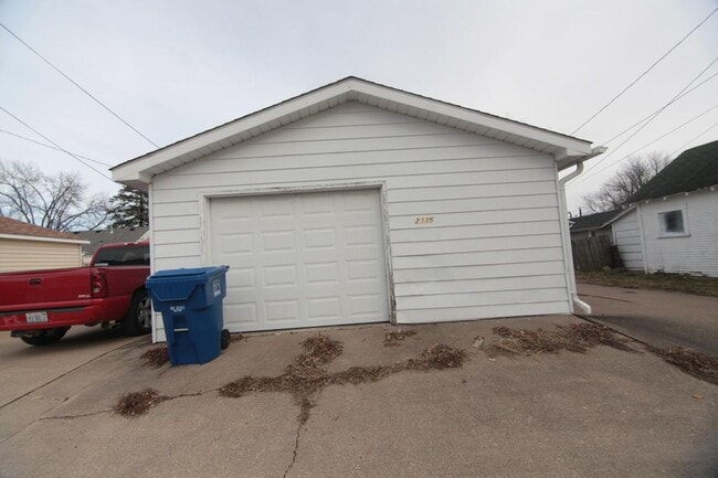 Photo - 2335 31st St