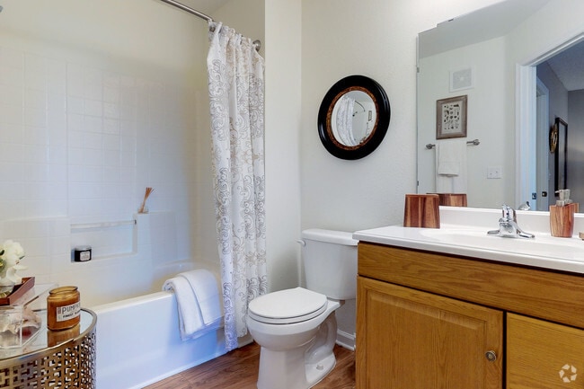 3BR, 2BA - 1189 SF