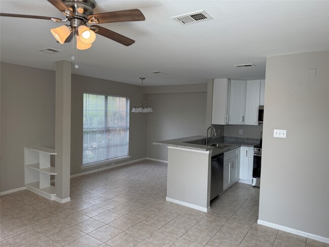 Photo - 13902 Buckingham Dr Unidad B
