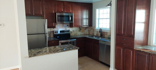 Building Photo - 1500 Gay Rd Unit 9D