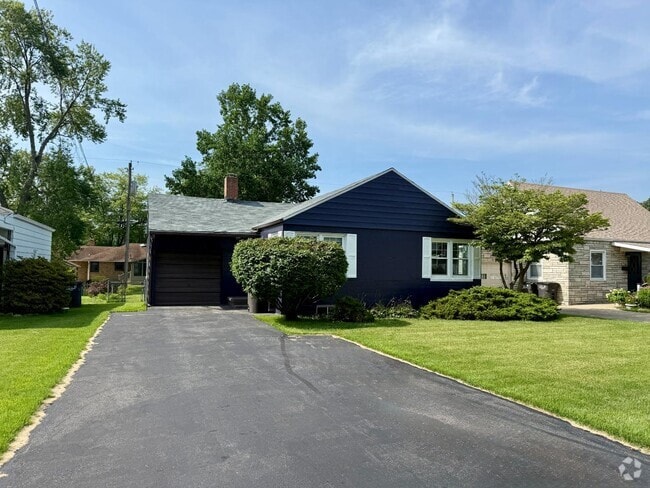 Building Photo - 208 W Conron Ave Rental
