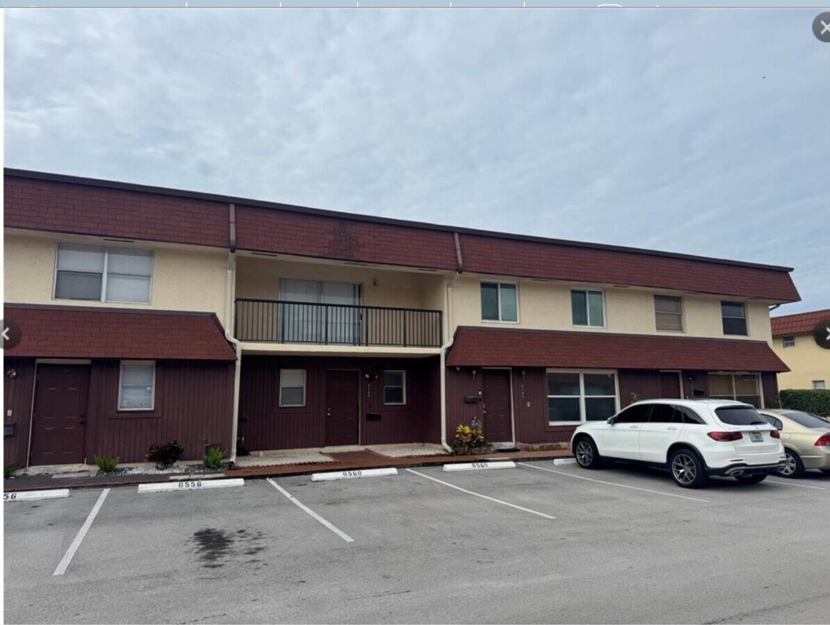 Photo - 6560 SW 41st Pl