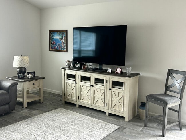 Photo - 3315 Shari St