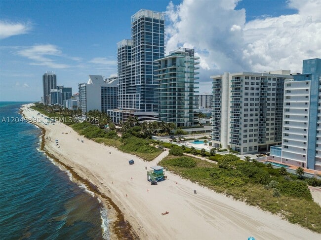 Building Photo - 6917 Collins Ave Unit 1512