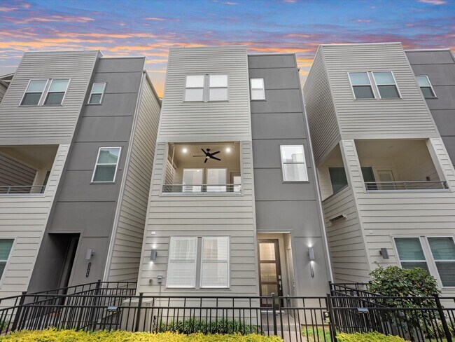 Photo - 2727 Clinton Dr