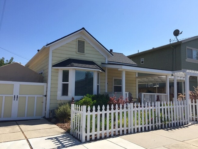 Photo - 1526 Beach St