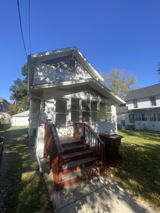 Photo - 1109 Perry St