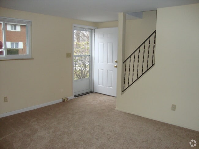 Building Photo - 2085 Revere Dr Unit 2085 Rental