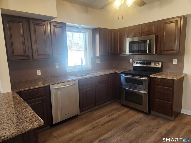 Photo - 2 Tolland Grn Unit 2