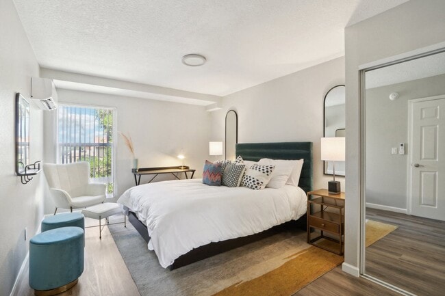 San Regis Apartments