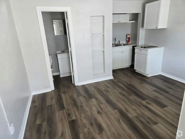 Building Photo - 12840 Seminole Blvd Rental