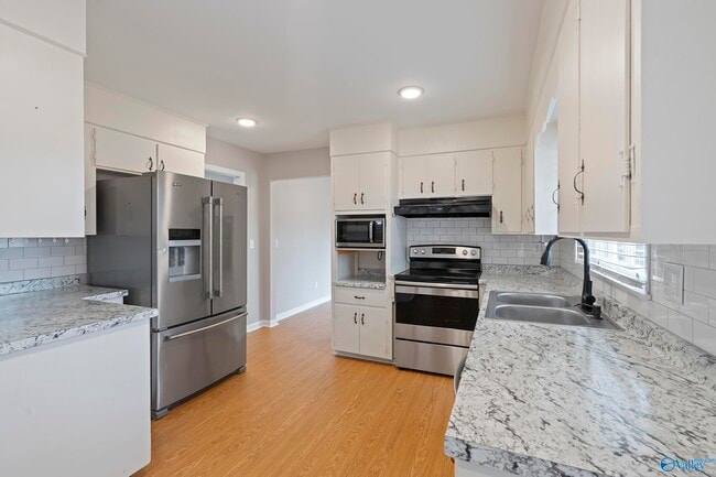 Photo - 403 Hillmont Cir NW