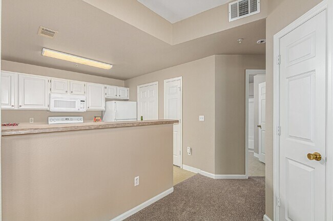 Photo - Exquisite 2-bedroom, 2-bathroom condo inParker Unidad 103