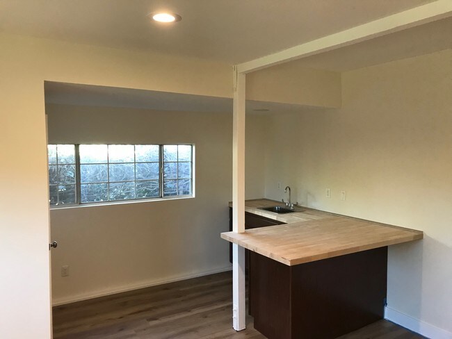 Minicocina de la habitación principal 1 - 8232 Jumilla Ave