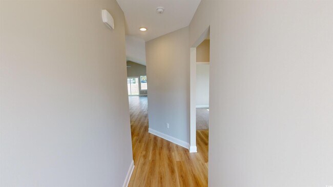 Photo - 1076 Moen Lp