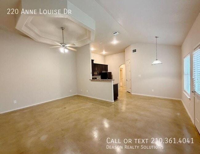 Photo - 220 Anne Louise Dr
