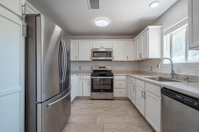 Photo - Acreage Property for Rent!!