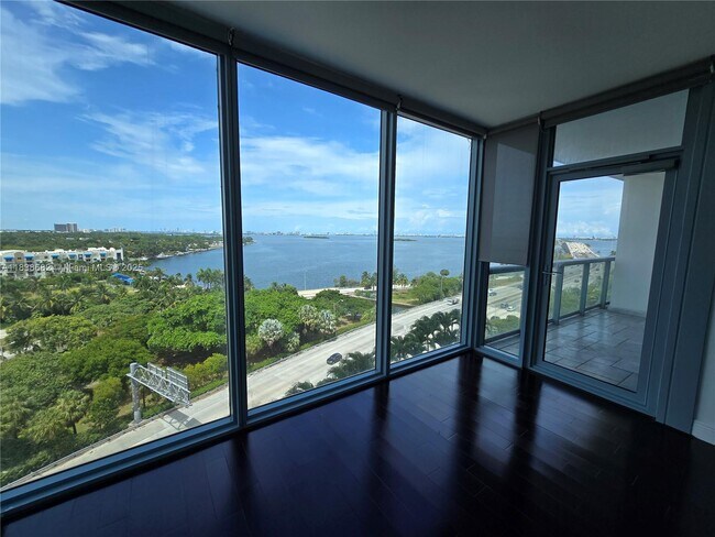 Photo - 601 NE 36th St Unidad 1008